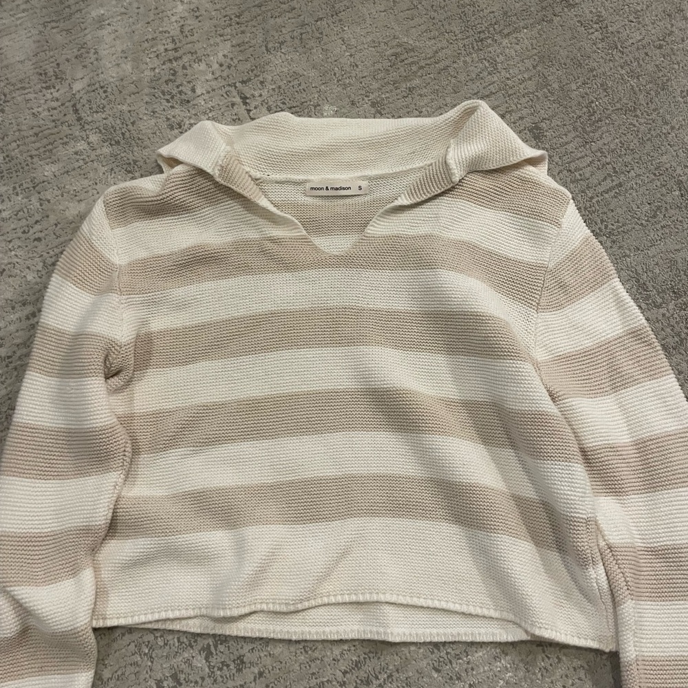 Urban Outfitters Cream and Tan V-Neck Sweater